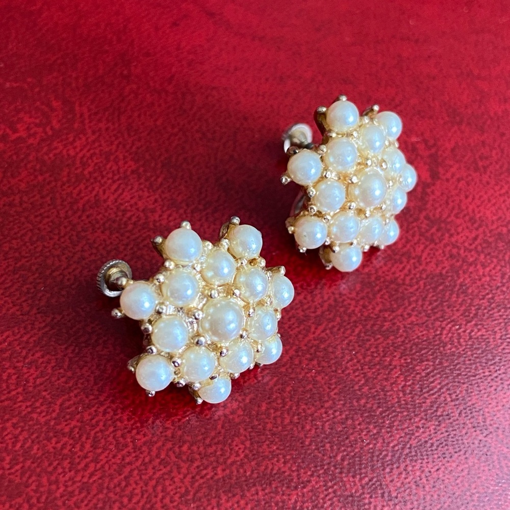 Vintage Costume Jewelry Faux Pearls Screw Back Earrings Awesome! 7/8” Large!